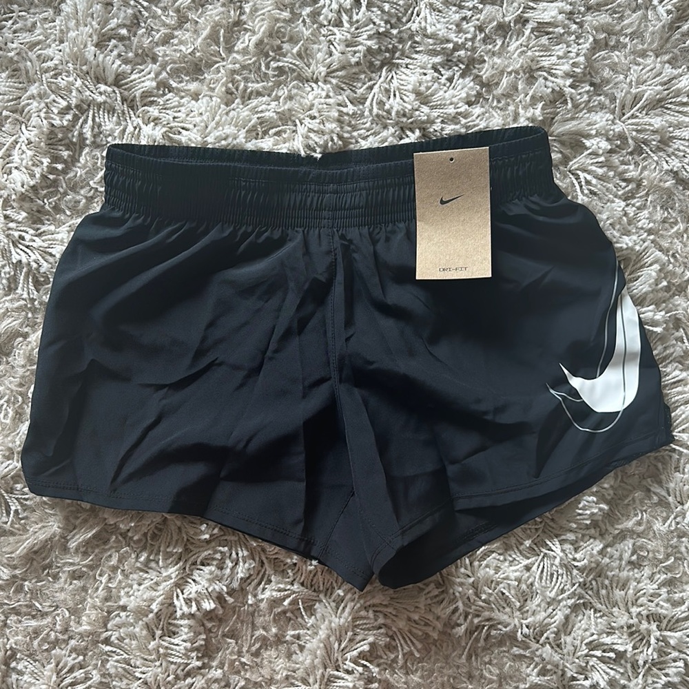 NWT NIKE SHORT W LINING